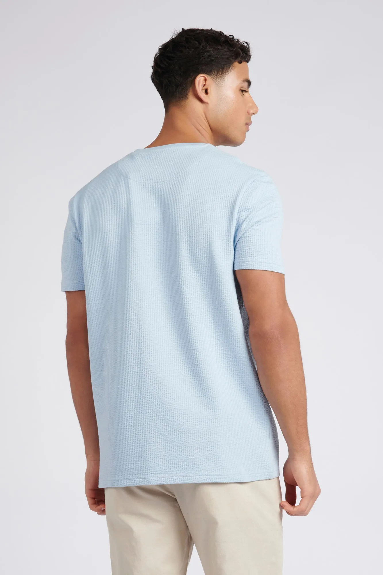 Mens Classic Fit Seersucker T-Shirt in Cashmere Blue