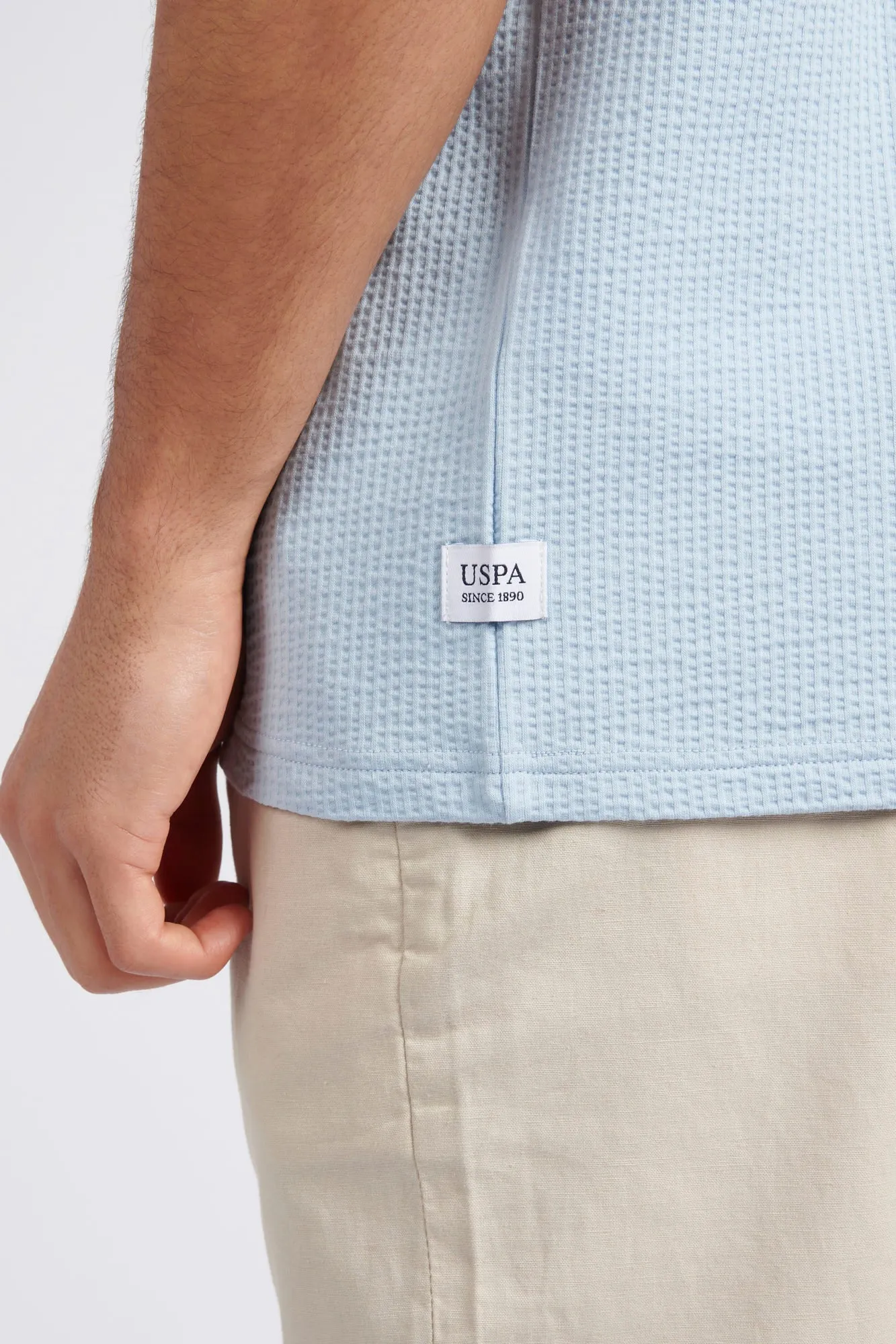Mens Classic Fit Seersucker T-Shirt in Cashmere Blue
